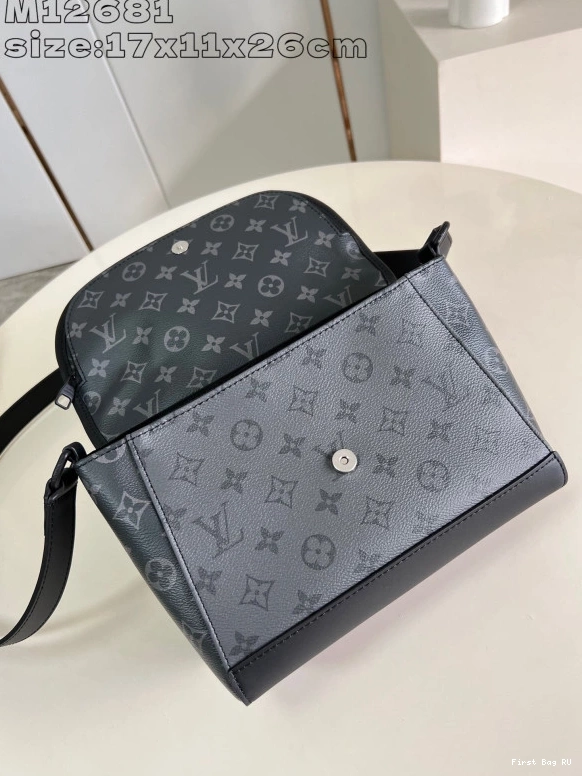 First bag ru Messenger Pulse Louis Vuitton 0822